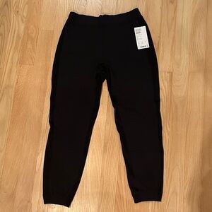 Athleta NWT Textured Brooklyn Joggers, Black, Size 6